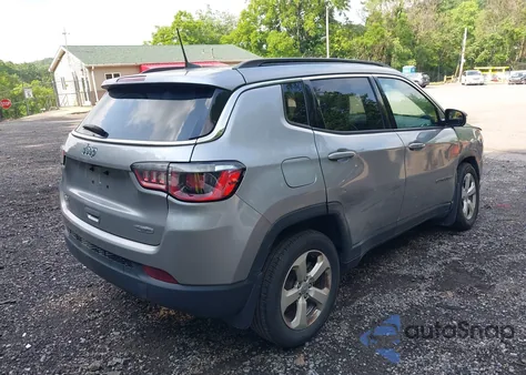 2018 Jeep Compass Latitude 4X4 from USA, damaged, VIN 3C4NJDBB8JT434339